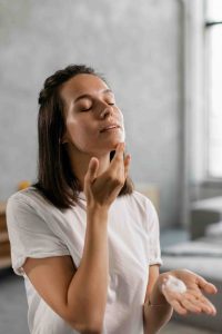 How to layer moisturizer for rosacea