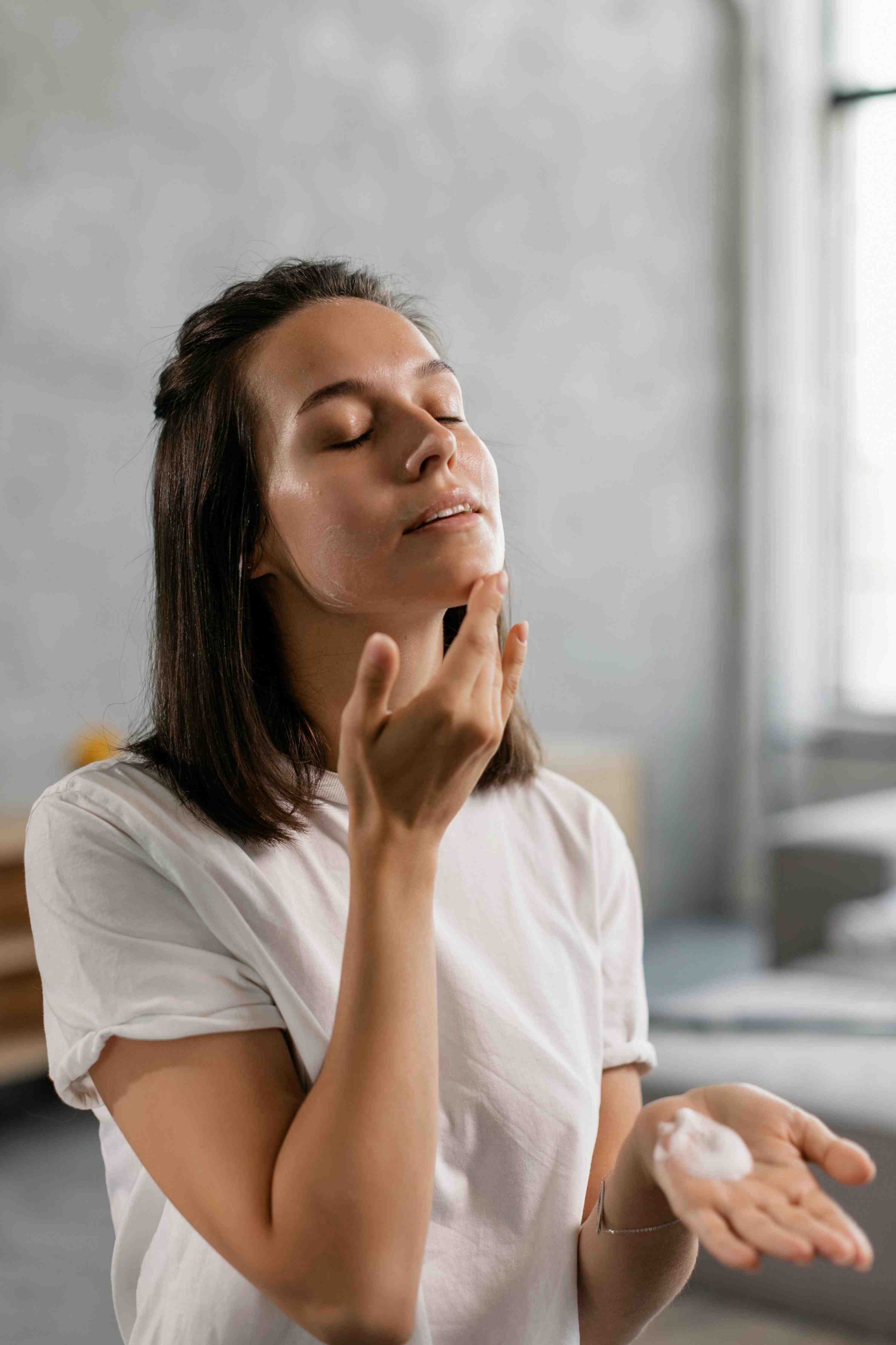 How to layer moisturizer for rosacea